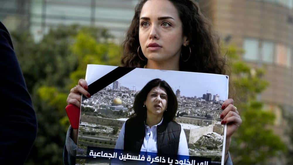 Palestinos acusan a Israel de asesinar a un periodista pese a que las investigaciones no han concluido
